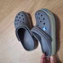 Crocs J1 32-33, 10€