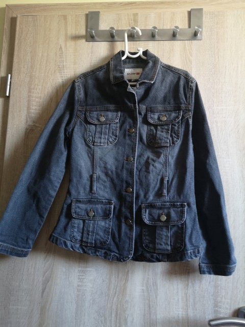 Jeans jakna, velikost M, 3€