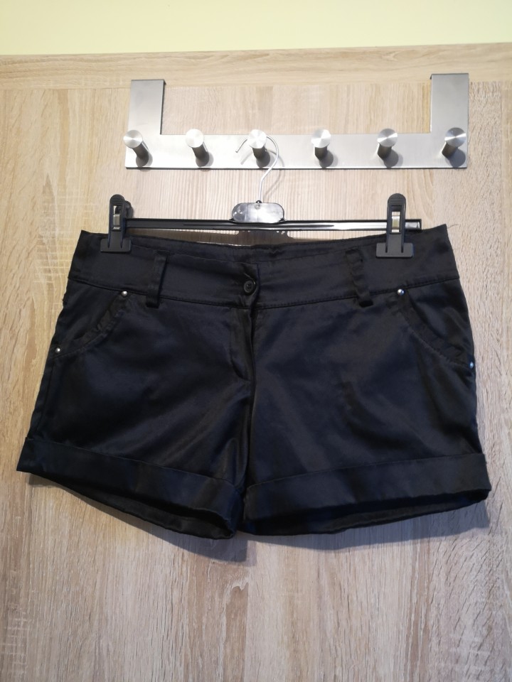 Kratke hlače L, 5€