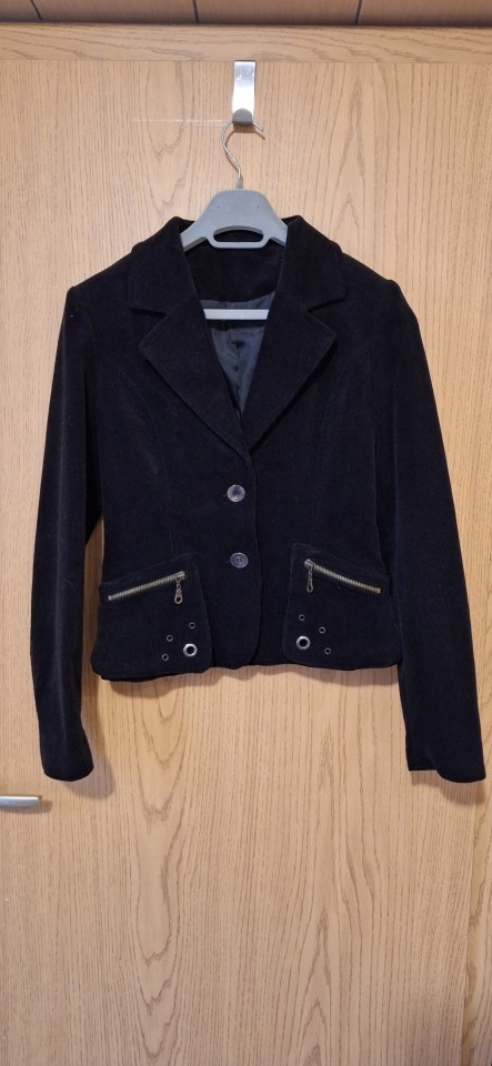 36 - Žametni blazer, 10 €