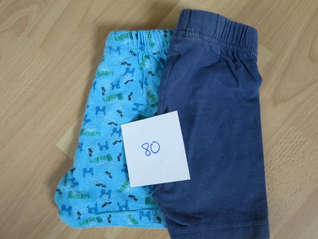 2x kratke hlače št. 80 cena 2€