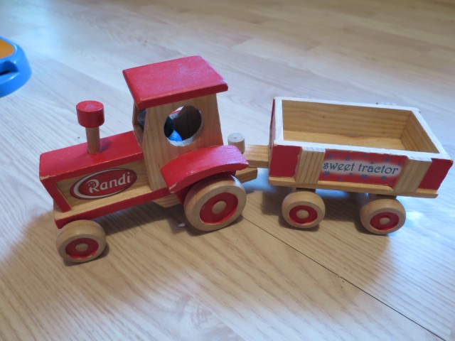 Lesen traktor s prikolico 4€
