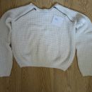 Bel pulover št. 152, cena 3€