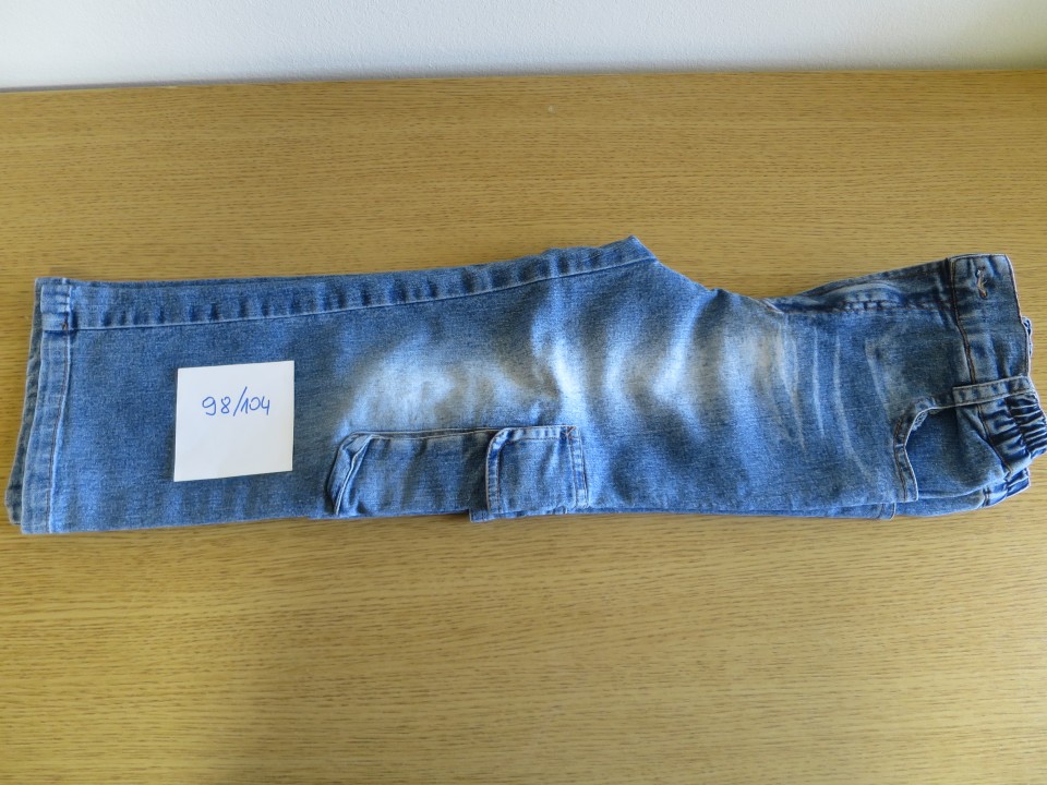 tanke džins hlače št.98/104, cena 2€