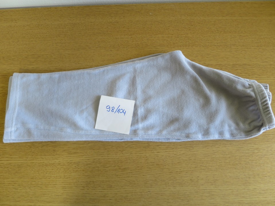 pidžama hlače iz pliša, št.98/104, cena 1€