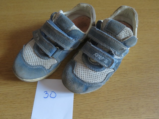 Usnjeni fantovski čevlji iz semiša št. 30, cena 5€.