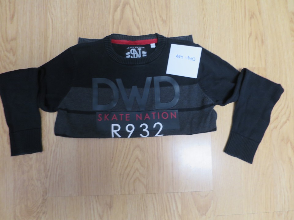 pulovar 134-140, cena 3€