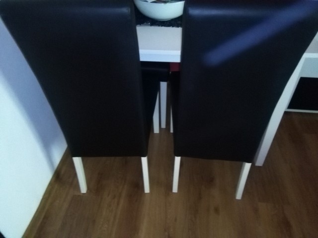 Dva črno/bela stola- nova - foto