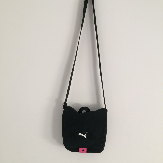 Črna Puma torbica, 5€