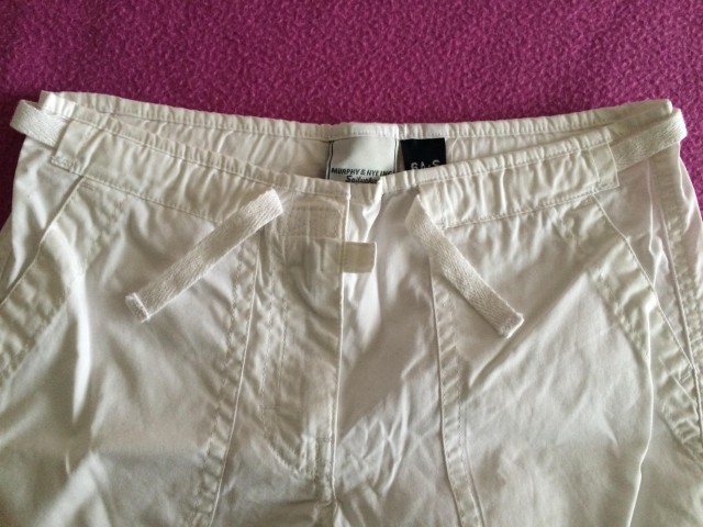 Bele poletne hlače, 3€
