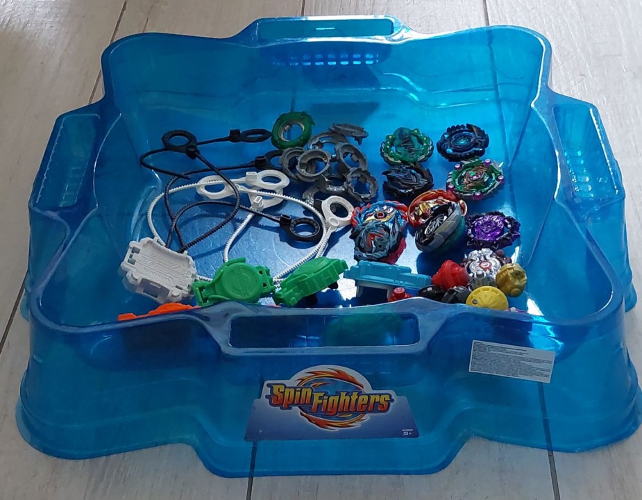 Beyblade burst arena, vrtavke in sprožilci - foto povečava