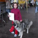 Nicole in Ara sta dobili priznanje za udeležbo v tekmovanju otrok in pes