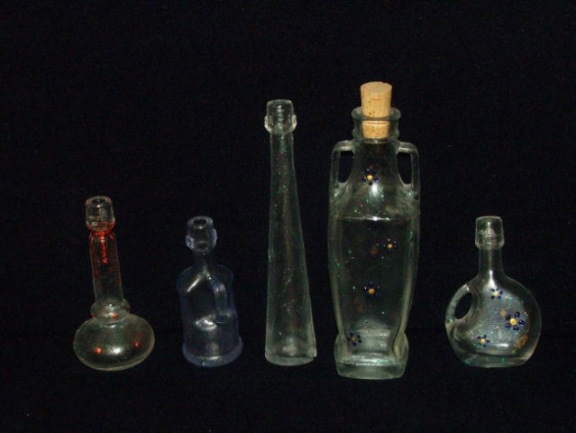 Stekleničke
ki so ostale še doma, veliko jih je bilo narejenih za darila
2003