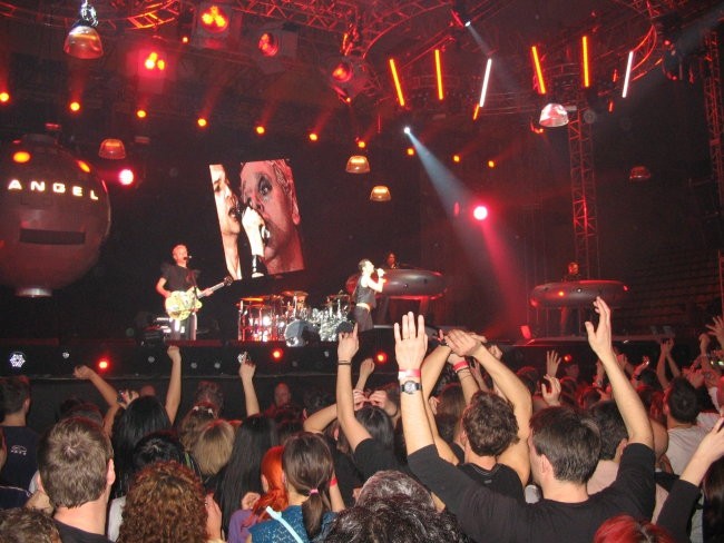 Depeche mode - Zagreb 22.3.2006 - foto povečava
