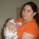 Teta Maja z Janom še v porodnišnici
