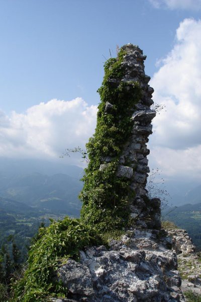 Stari grad nad Kamnikom