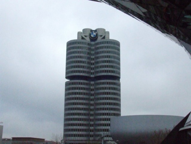 BMW  Welt - foto