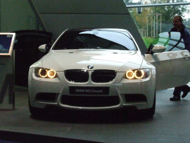 BMW  Welt - foto