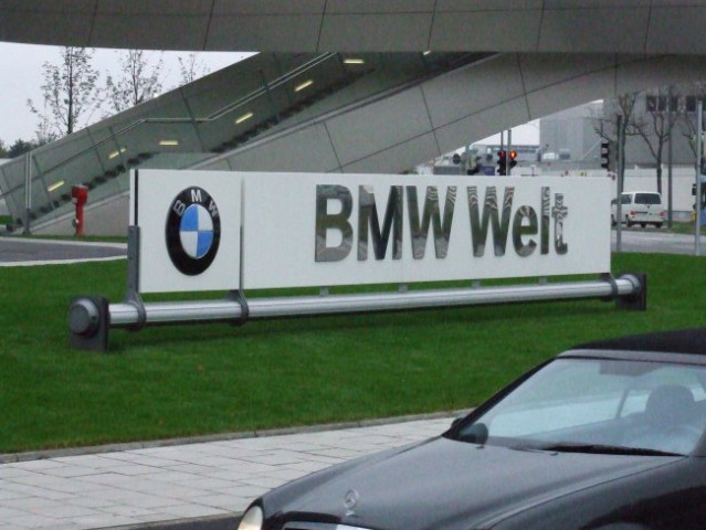 BMW  Welt - foto