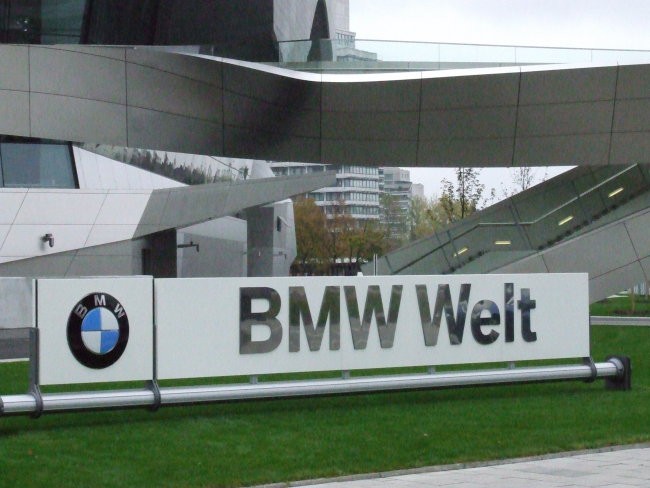 BMW  Welt - foto povečava