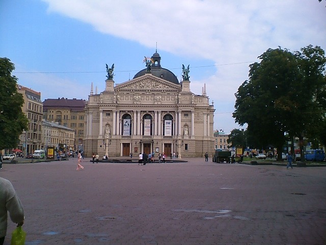 Opera in balet Lvov - center