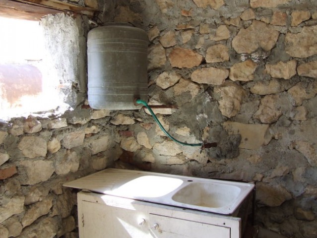 Umivalnik na gradu v Rasnovem