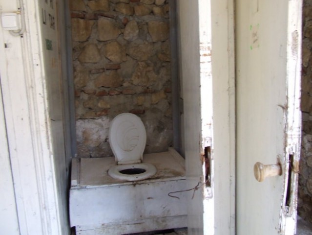 WC na gradu v Rasnovem