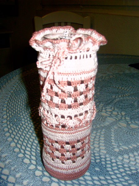 Romantična vazica iz kozarca v katerem so bili beluši