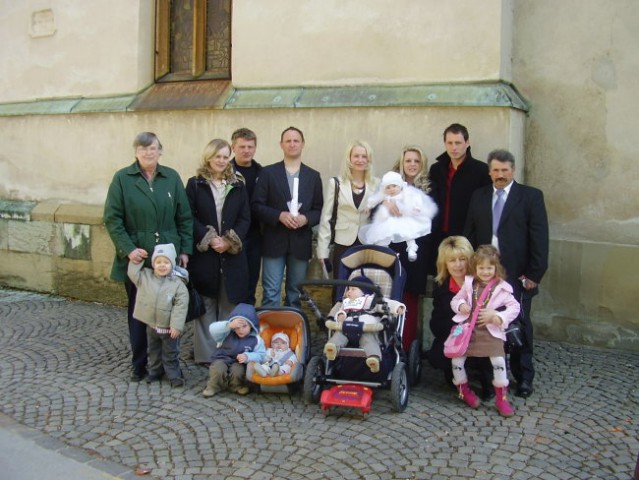 Slikanje pred cerkvijo
