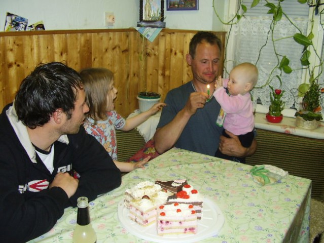 Tako pa jaz piham svečko