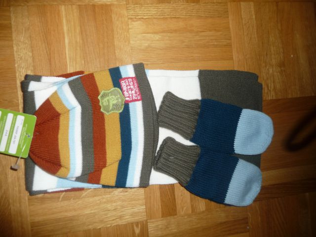 NOVI komplet šal, kapa, rokavice (2-3leta, a primerno za 1 leto do 2 leti)- 5 eur