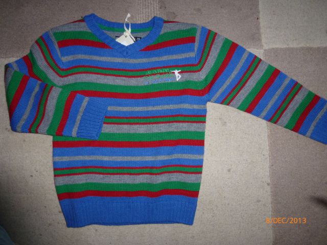 Novi pulover 116 - 9 eur