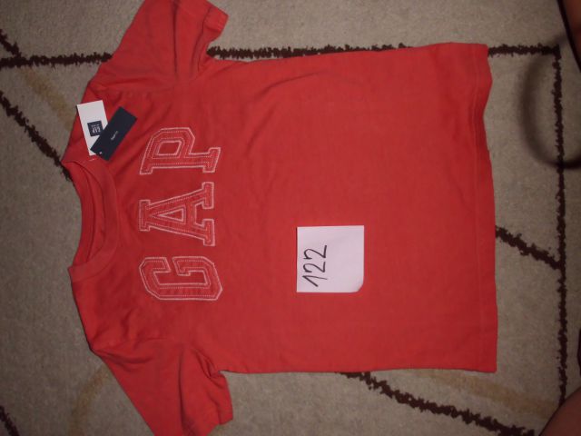 GAP nova majčka št. 122, 20 eur