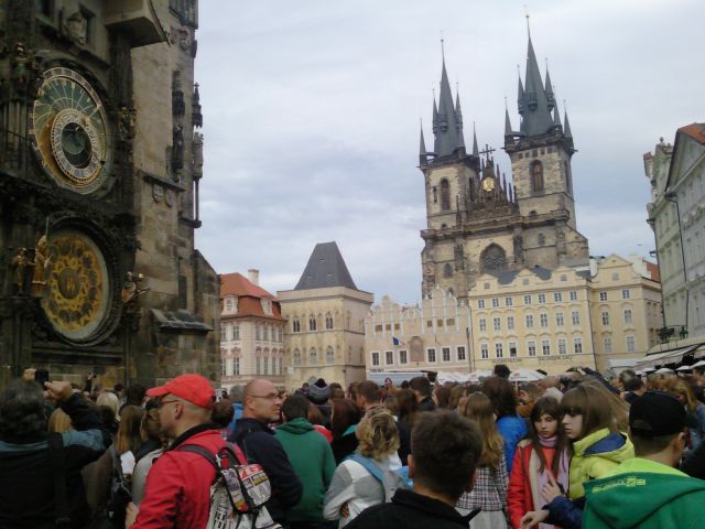 Astronomska ura v Pragi in trg