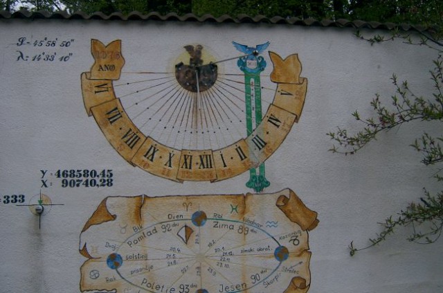 Sončna ura s koledarjem