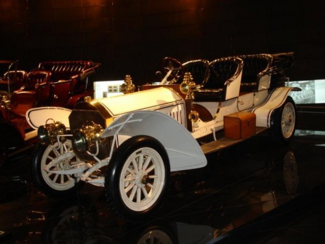 Mercedes muzej - foto