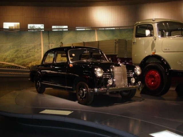 Mercedes muzej - foto