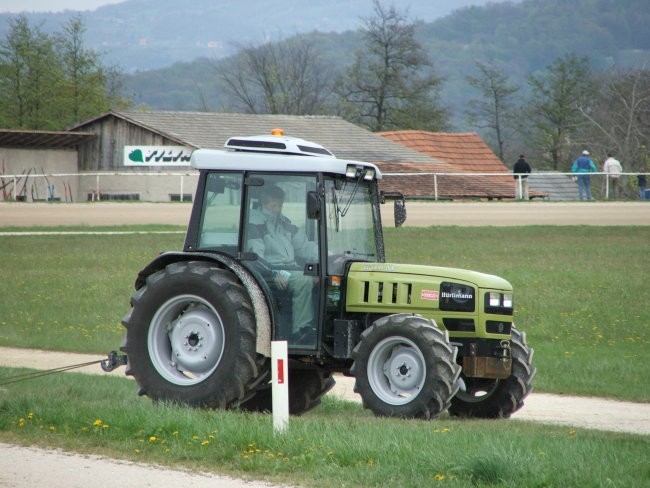 Šentjernej 24.4.2005
...to pa je makina...