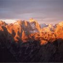 Pogled s Prehodavcev
Kriški podi. Levo nad njimi značilen 