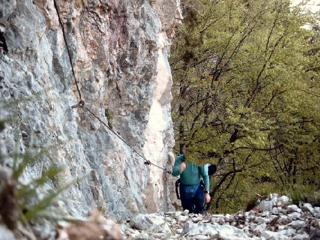 ... in ob jeklenici (pa na tem mestu skorajda res ni potrebna)... napredujemo navzgor