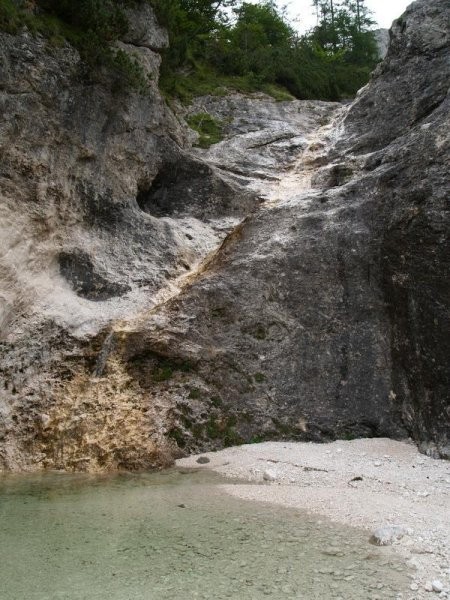 Ko se obrnem in pogledam nazaj.... ampak to še ni vse. Še višje gori, je tega še nekaj...a