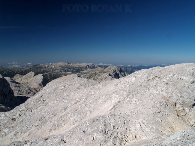 Tole je pa ta greben, ki ga mislim prehoditi. Sicer brezpotna zadeva ampak ne pričakujem t