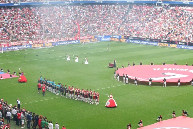 Mehmet Scholl - poslovilna tekma Bayern: Barc - foto povečava