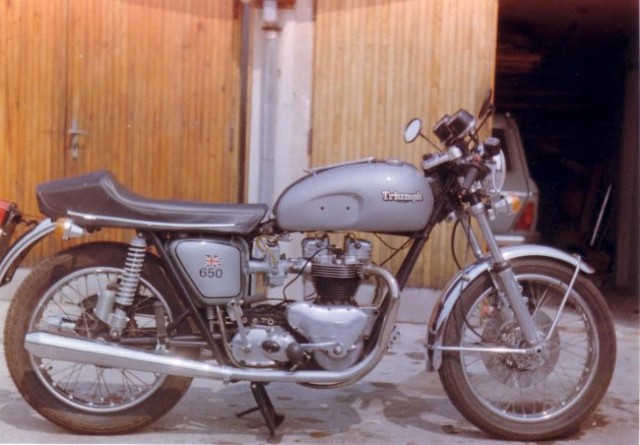 Triumph Thunderbird 650
letnik 1964
