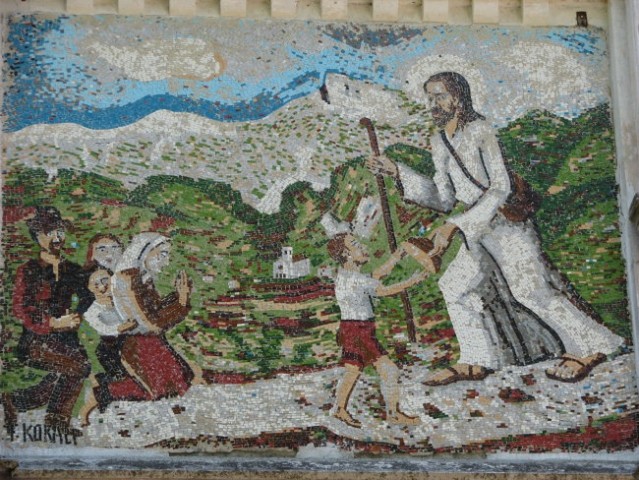 Mozaik pred vhodom v cerkev
