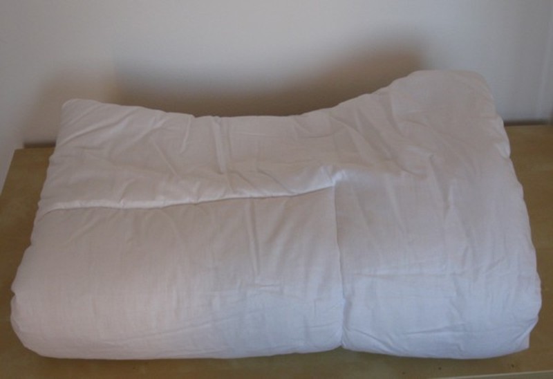 Prešita odeja, 135x100 cm, nikoli rabljena. 8 €