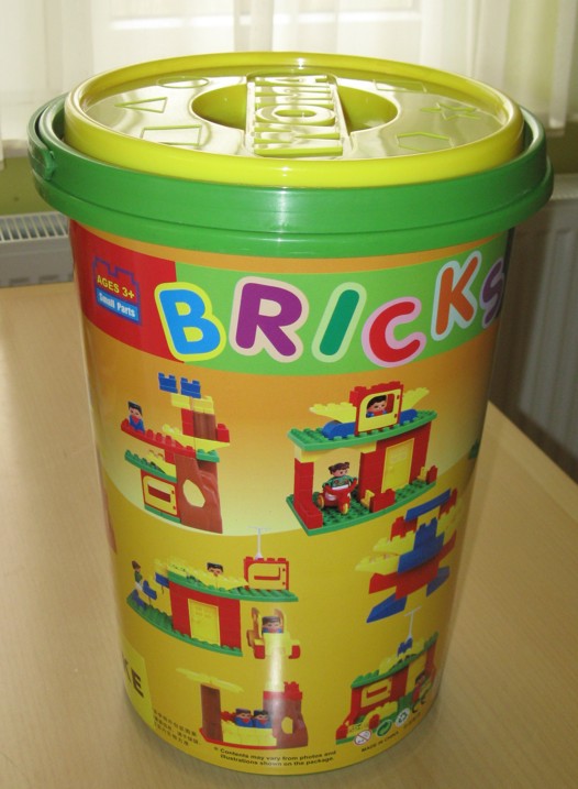 Kocke B, 107 kosov, skoraj nič rabljene. 4 € 