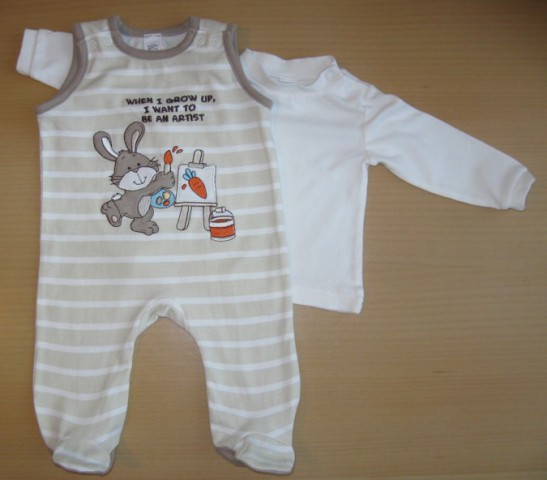 Pajac in majčka C&A, št. 62, dejansko manjše, oboje bio bombaž, dvakrat nošeno. 3,5 €