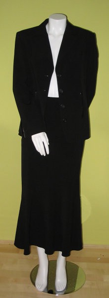 Kostim, jakna št. 42, krilo št. 40), samo enkrat nošen - 15 €