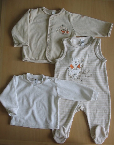 Komplet medvedek PU, št. 74, C&A, pajac, majčka, jopica, pliš. 5 €